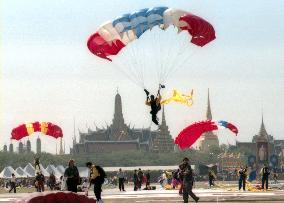 Skydivers claim record for Thai king's birthday